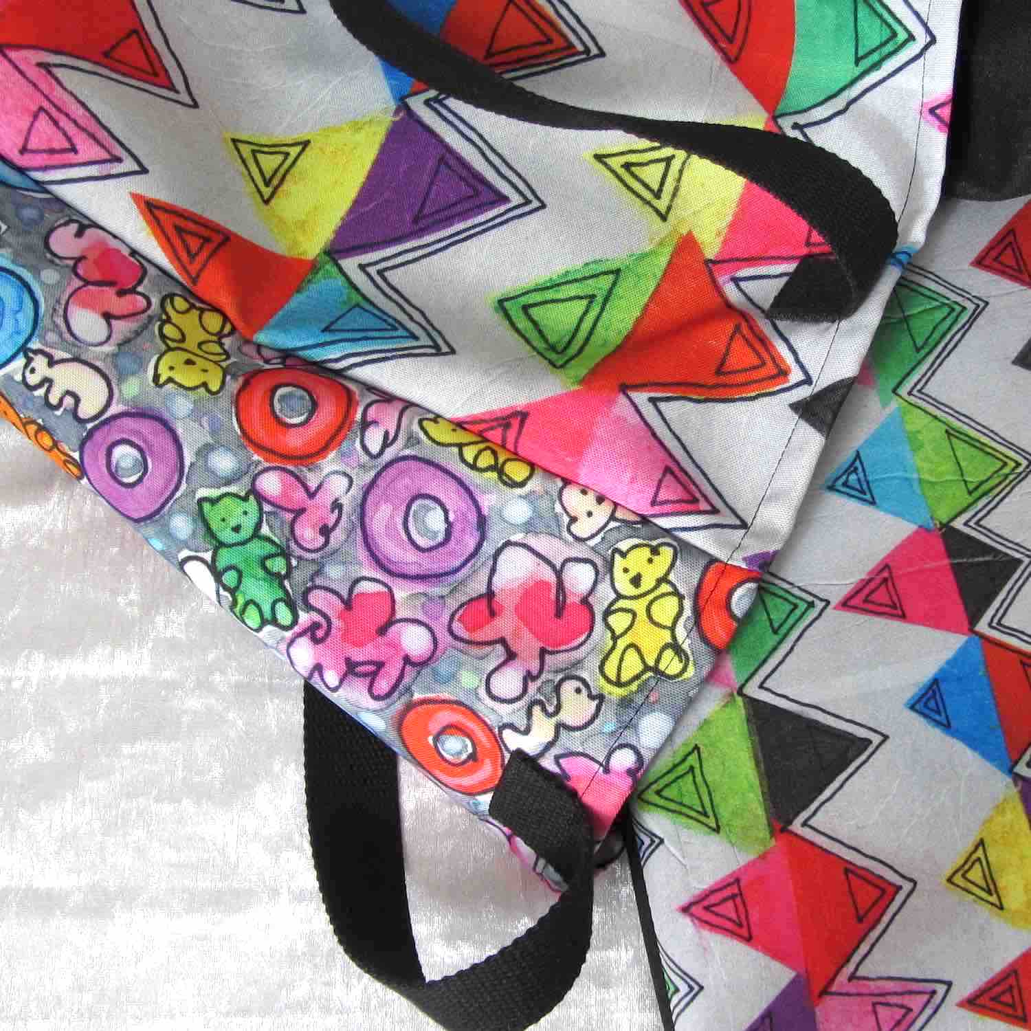 Big sturdy graphic tote bag with two multicolor prints in Popcornfroops-Zigzag design with matching laptop case.