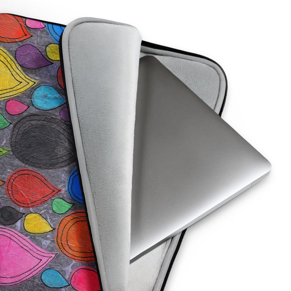 Soft furry lining in gray color of graphic laptop case with rainbow-inspired multicolor print in Dripdrop, 15 inch size.